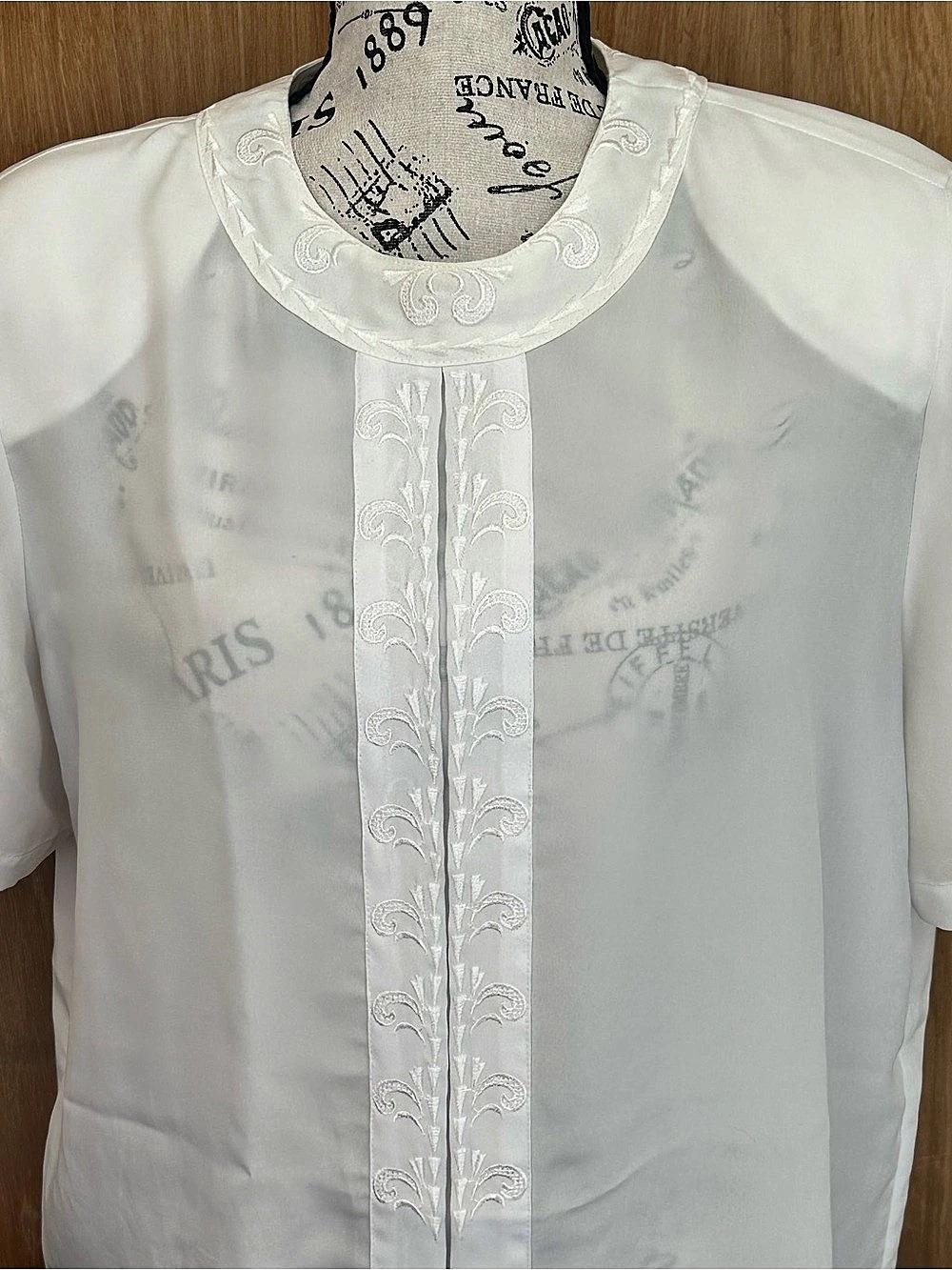 Christopher & Banks Embroidered White Blouse Size Large